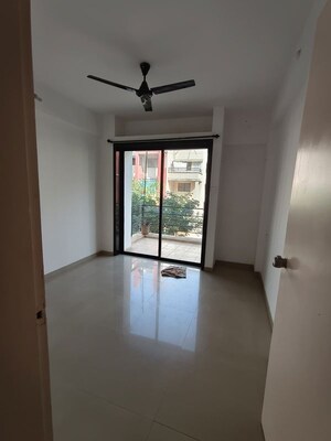 Room in 2 BHK Apartment at Shreyas Palladium Exotica Phase II, Dhanori – for Rent