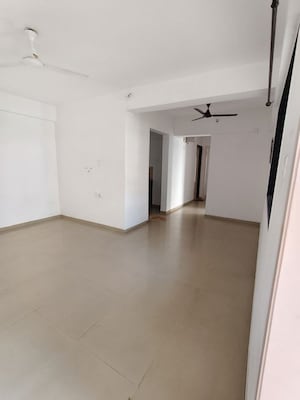 Room in 2 BHK Apartment at Shreyas Palladium Exotica Phase II, Dhanori – for Rent