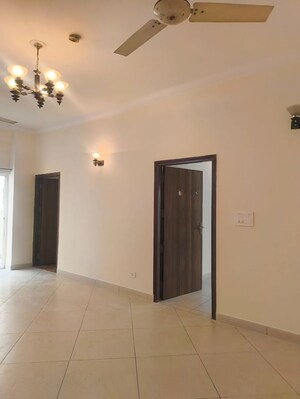 Room in 3 BHK Apartment at Sunshine Helios, Sector 78 – for Rent