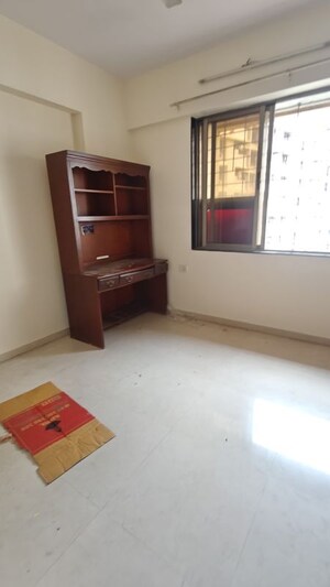 Room in 3 BHK Apartment at Neelkanth Palms, Kapur Bawdi – for Rent