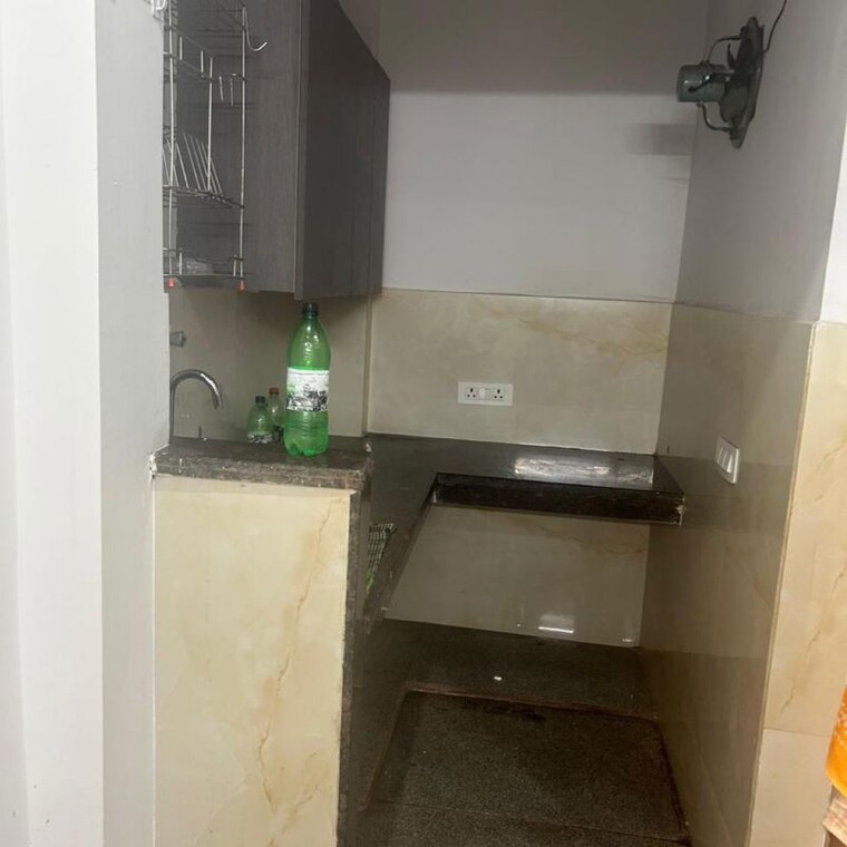 Kitchen, palam vihar extension 2.5 Bedroom 900 Sq.Ft. Builder Floor In Palam Vihar Extension Gurgaon 9757173