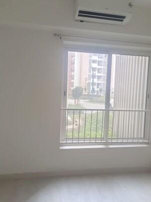 Room in 3 BHK Apartment at Shapoorji Pallonji Joyville Gurgaon, Sector 102 – for Rent