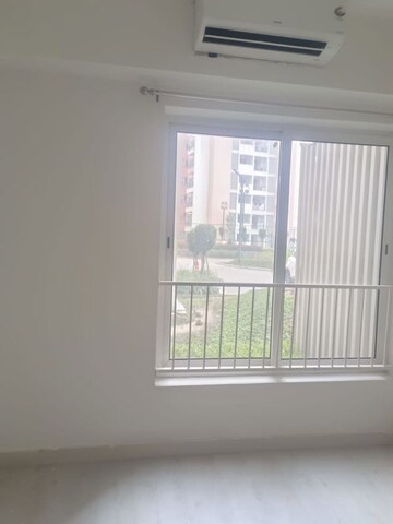Room in 3 BHK Apartment at Shapoorji Pallonji Joyville Gurgaon, Sector 102 – for Rent