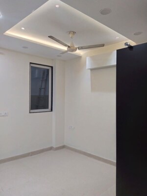Room in 3 BHK Builder Floor at Vikas Puri – for Rent