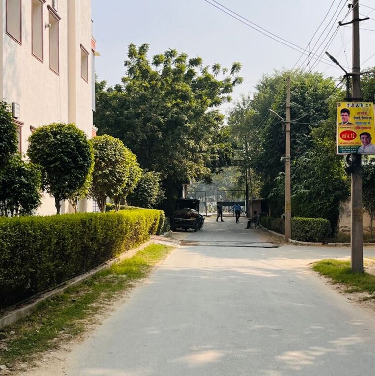 Garden, sector 39 Pg For Boys In Sector 39 9757231