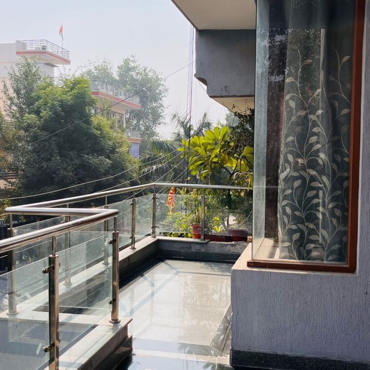 Balcony, sector 39 Pg For Boys In Sector 39 9757231
