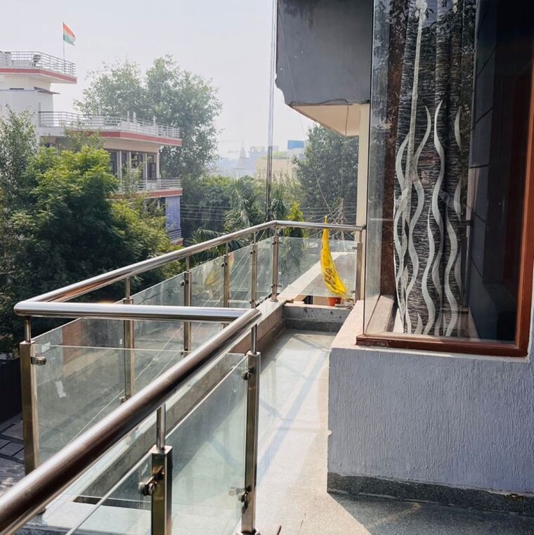 Balcony, sector 39 Pg For Boys In Sector 39 9757231