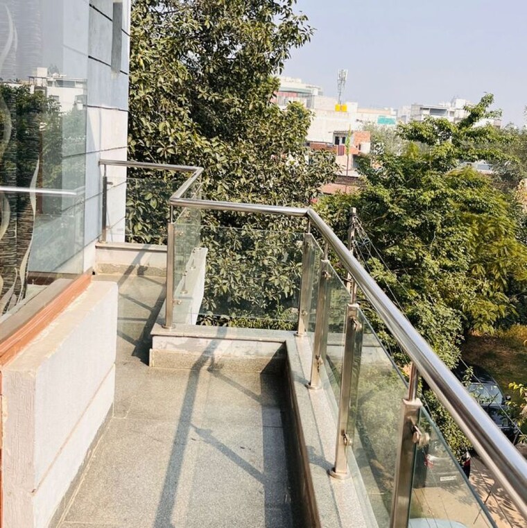 Balcony, sector 39 Pg For Boys In Sector 39 9757231