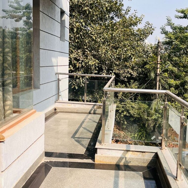 Balcony, sector 39 Pg For Boys In Sector 39 9757231