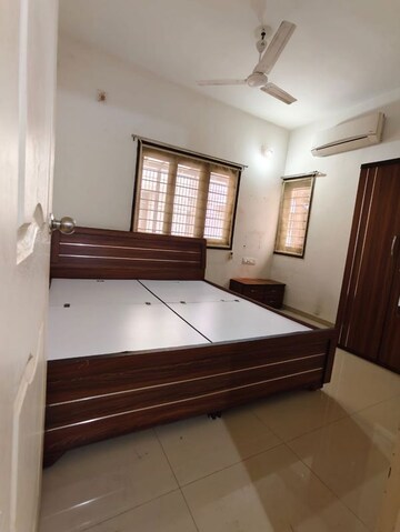 Bedroom in 4 BHK Villa at Bhayli – for Rent