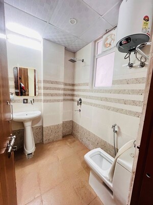 Bathroom in 1 BHK Builder Floor at Sector 46 – for Rent