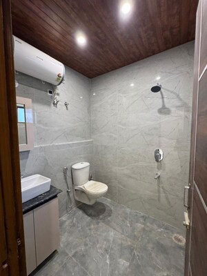 Bathroom in 2 BHK Builder Floor at Gujrara Mansingh – for Sale