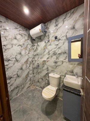 Bathroom in 2 BHK Builder Floor at Gujrara Mansingh – for Sale