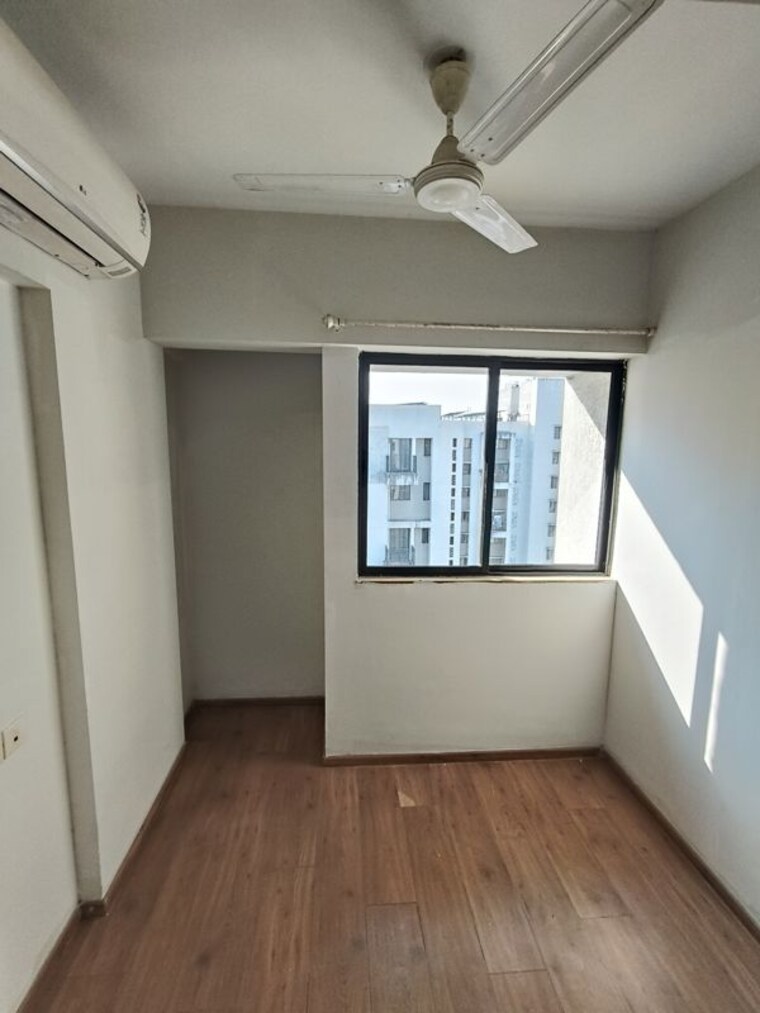Room, lodha-downtown 1.5 Bedroom 638 Sq.Ft. Apartment In Dombivli East Thane 9757275