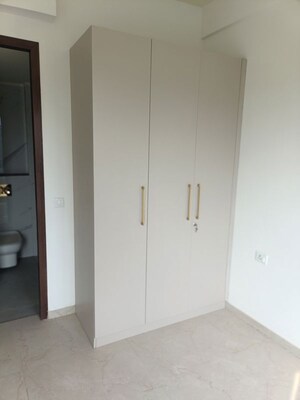 Room in 3 BHK Apartment at Smart World Orchard, Sector 61 – for Rent