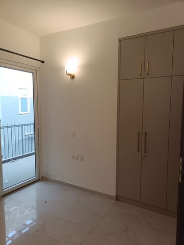 Room in 3 BHK Apartment at Smart World Orchard, Sector 61 – for Rent