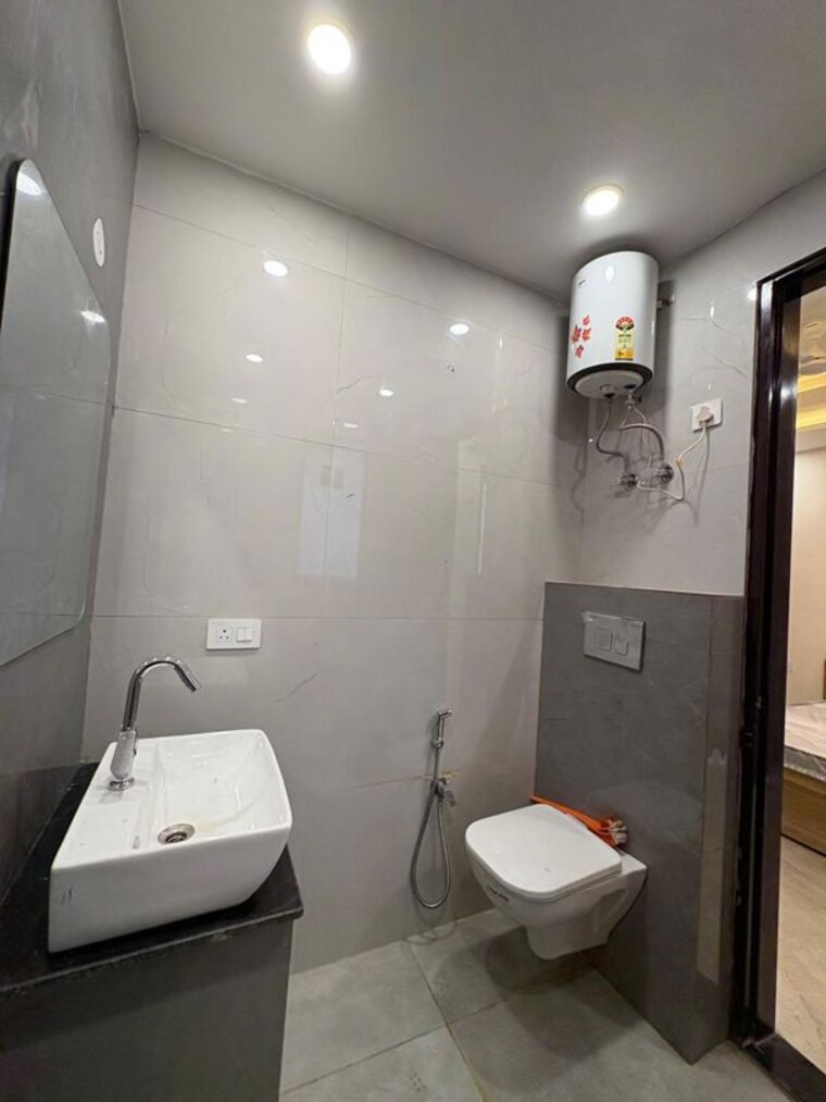 Bathroom, sector 40 2 Bedroom 1364 Sq.Ft. Builder Floor In Sector 40 Gurgaon 9757306
