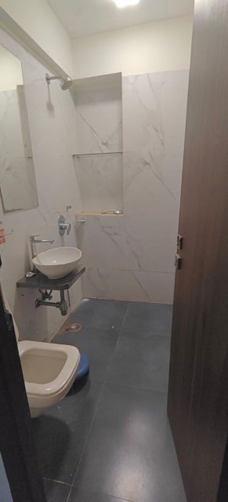 Bathroom, cosmos-the-magestic 3 Bedroom 1100 Sq.Ft. Apartment In Prabhadevi Mumbai 9757310