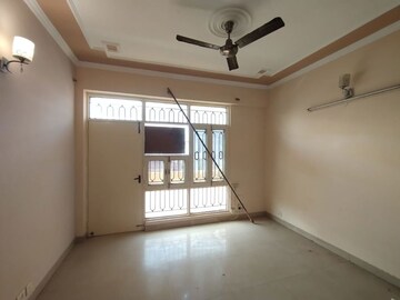 Room in 3 BHK Apartment at SS Mayfield Gardens, Sector 51 – for Rent
