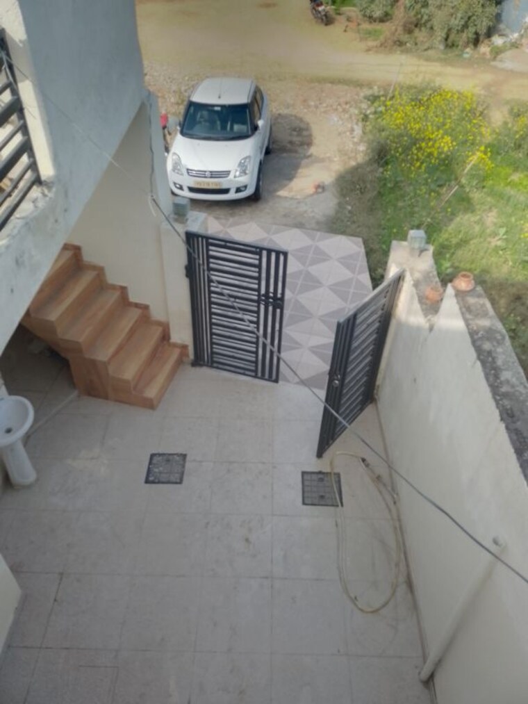  Parking, kharar kurali highway 3 Bedroom 100 Sq.Yd. Independent House In KharaR Kurali Highway Mohali 9757323