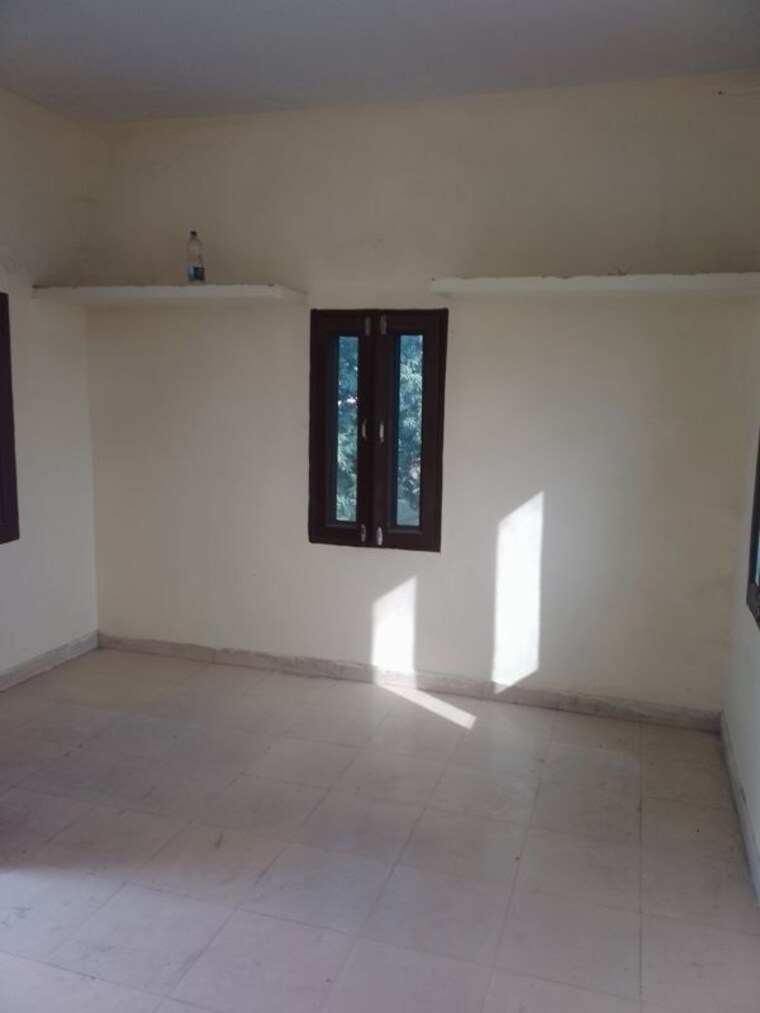 Room, kharar kurali highway 3 Bedroom 100 Sq.Yd. Independent House In KharaR Kurali Highway Mohali 9757323