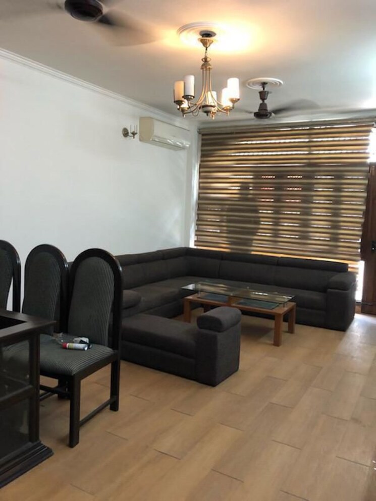 Living Room, chittaranjan park 3 Bedroom 1300 Sq.Ft. Builder Floor In Chittaranjan Park Delhi 9757324