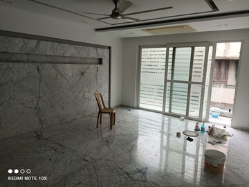 Parking in 4 BHK Builder Floor at Panchsheel Park – for Rent