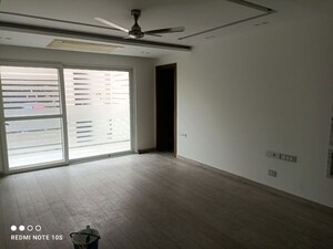 Room in 4 BHK Builder Floor at Panchsheel Park – for Rent