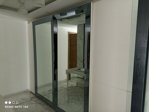 Room in 4 BHK Builder Floor at Panchsheel Park – for Rent