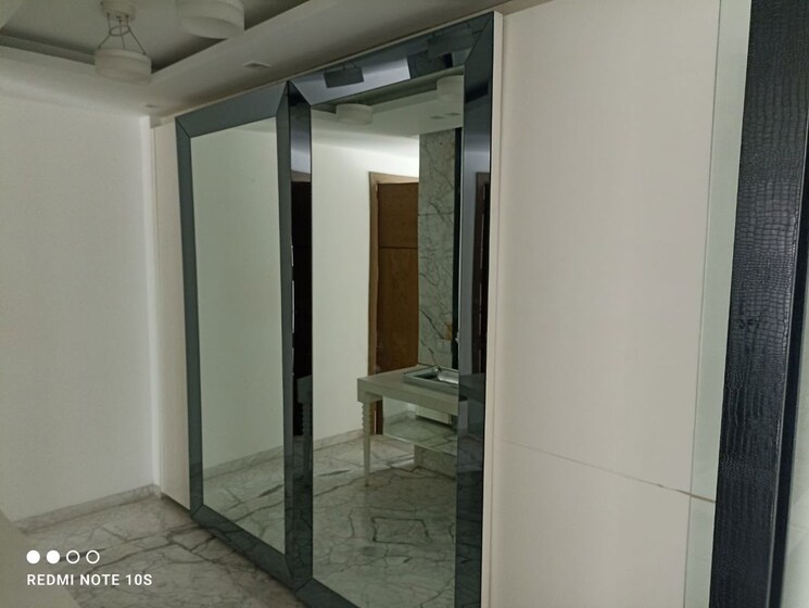 Room, panchsheel park 4 Bedroom 800 Sq.Yd. Builder Floor In Panchsheel Park Delhi 9757343