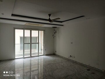 Room in 4 BHK Builder Floor at Panchsheel Park – for Rent
