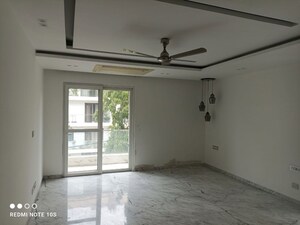Room in 4 BHK Builder Floor at Panchsheel Park – for Rent