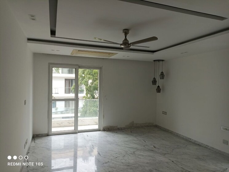 Room, panchsheel park 4 Bedroom 800 Sq.Yd. Builder Floor In Panchsheel Park Delhi 9757343