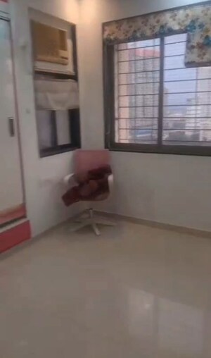 Room in 3 BHK Apartment at Neelkanth Palms, Kapur Bawdi – for Rent