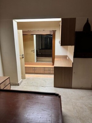 Room in 3 BHK Apartment at Siddhivinayak Horizon, Prabhadevi – for Rent