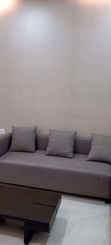 Room in 3 BHK Apartment at Vraj Tiara, Worli – for Rent