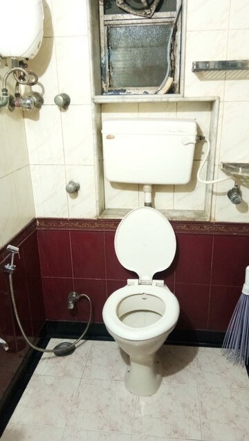 Bathroom in 2 BHK Apartment at Everard CHS, Sion – for Sale