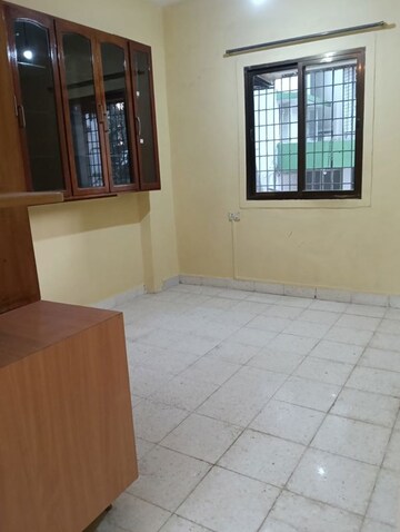 Room in 3 BHK Apartment at Ashiana CHS Bandra West, Bandra West – for Rent