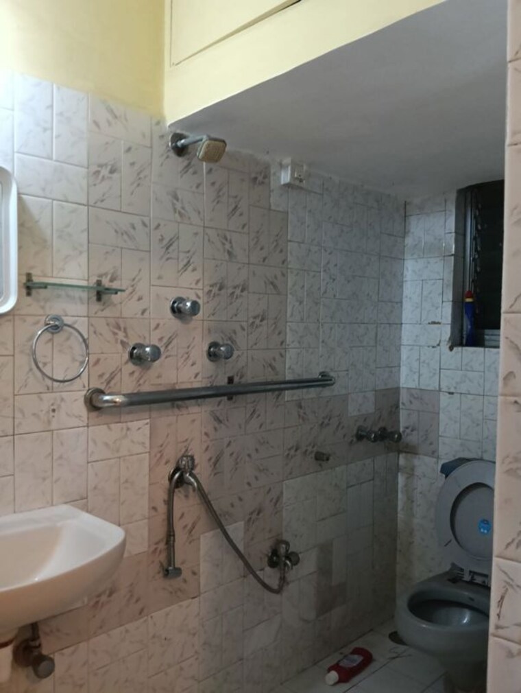 Bathroom, ashiana-chs-bandra-west 3 Bedroom 1400 Sq.Ft. Apartment In Bandra West Mumbai 9757395