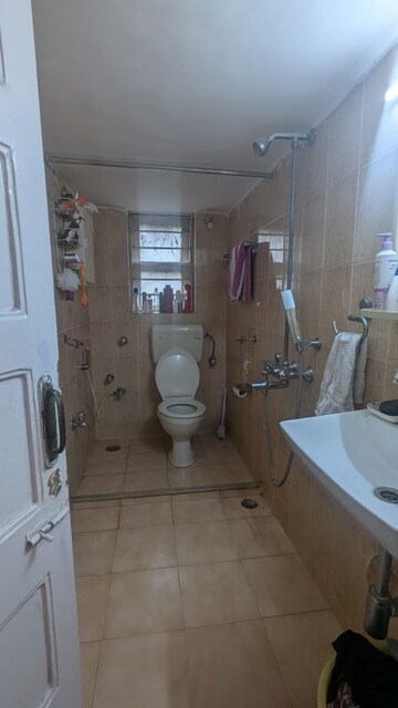 Bathroom in 3 BHK Apartment at Grand Canyon Apartment, Pali Hill – for Rent