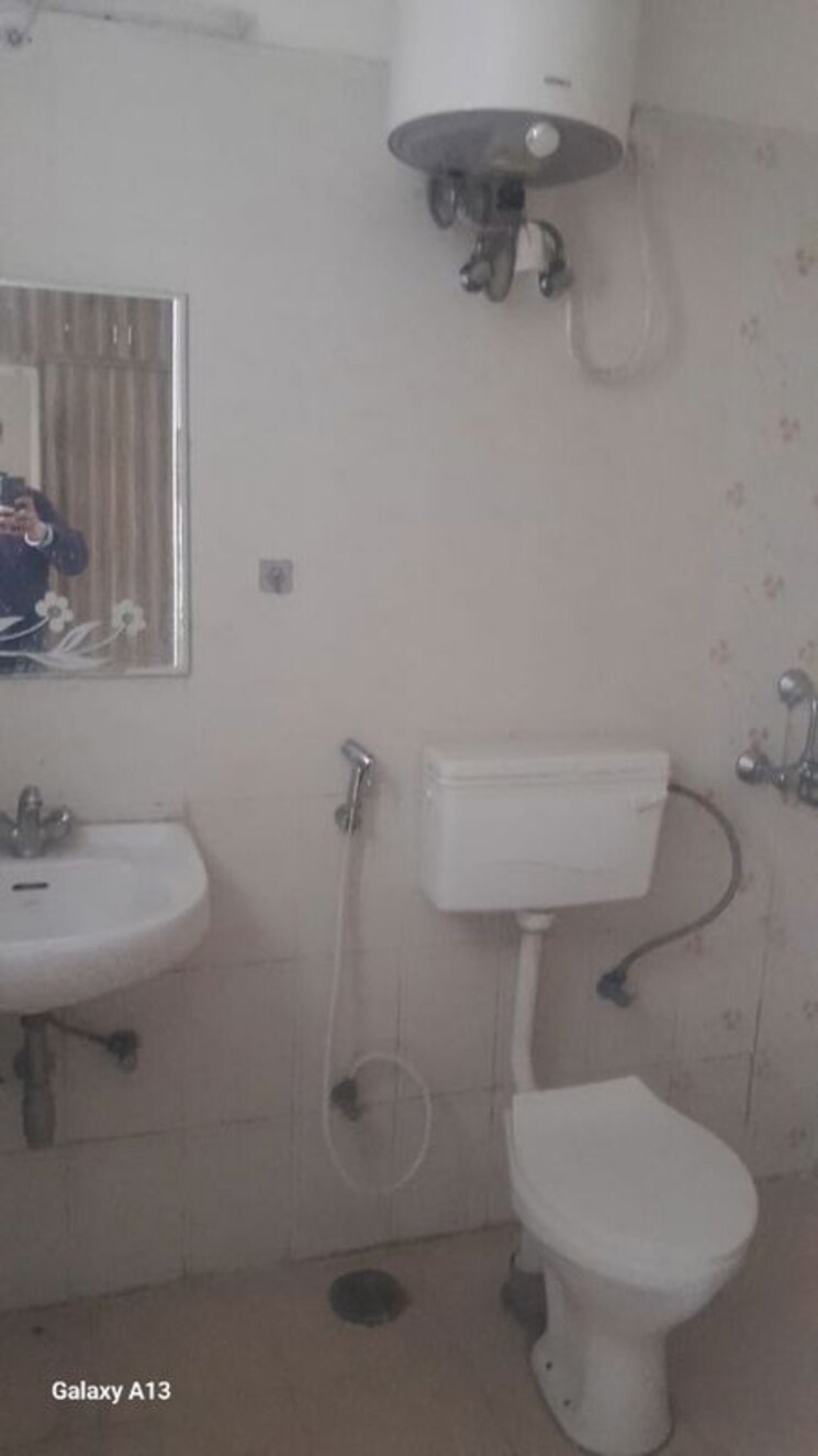 Bathroom, unitech-south-city-ii 2 Bedroom 2100 Sq.Ft. Builder Floor In Sector 50 Gurgaon 9757451