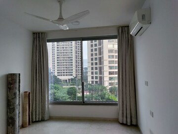 Room in 3 BHK Apartment at Oberoi Realty Esquire, Goregaon East – for Rent