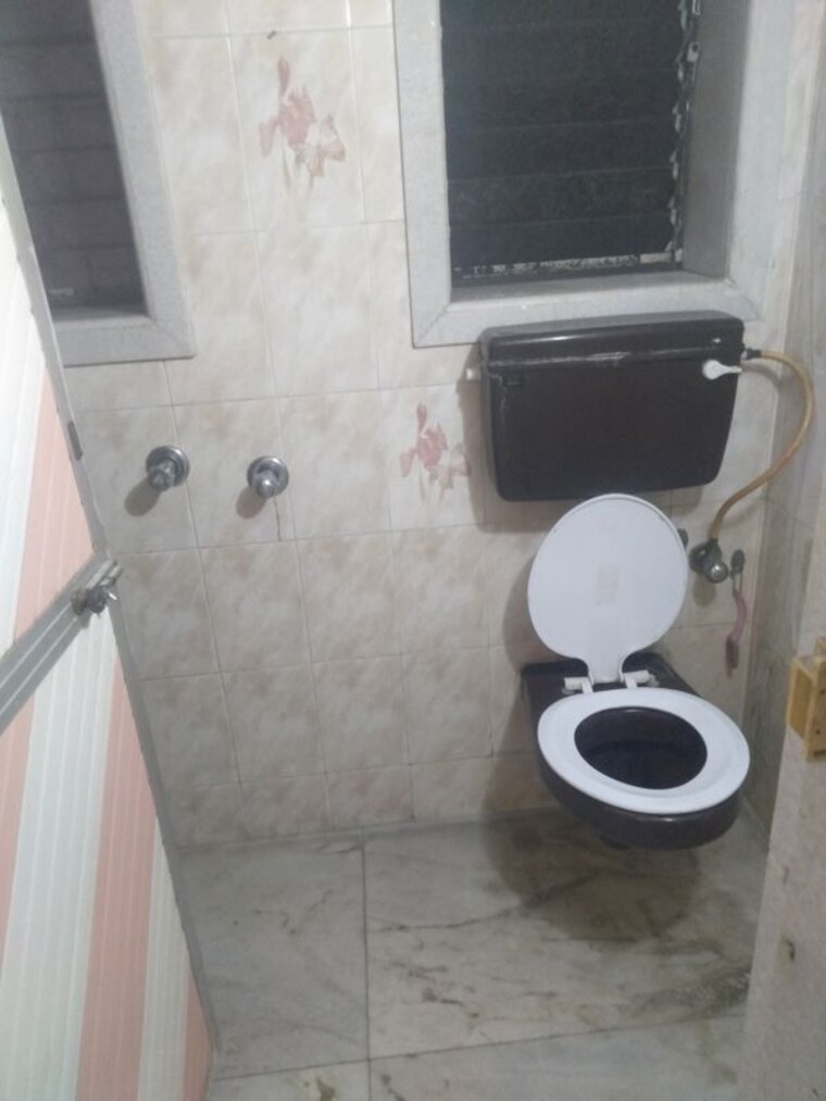 Bathroom, golden-rock-chs 2 Bedroom 690 Sq.Ft. Apartment In Santacruz East Mumbai 9757482