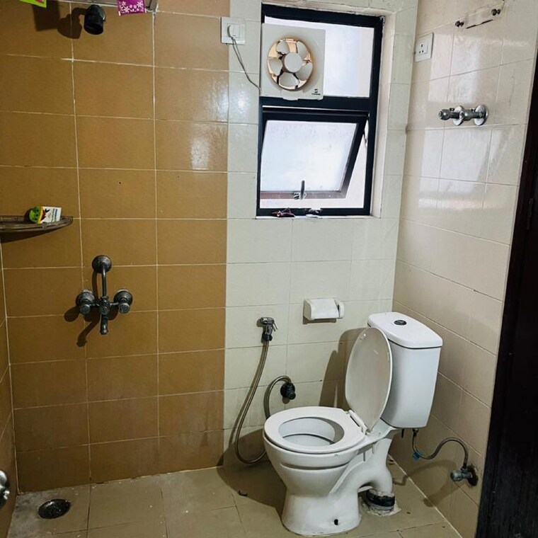 Bathroom, logix-blossom-county 2.5 Bedroom 1418 Sq.Ft. Apartment In Sector 137 Noida 9757495