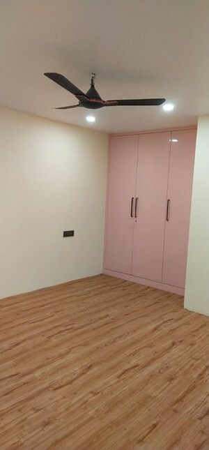 Room in 1 BHK Builder Floor at Panchsheel Enclave – for Rent