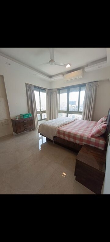 Bedroom in 3 BHK Apartment at KM Mid Summer CHS, Santacruz West – for Rent