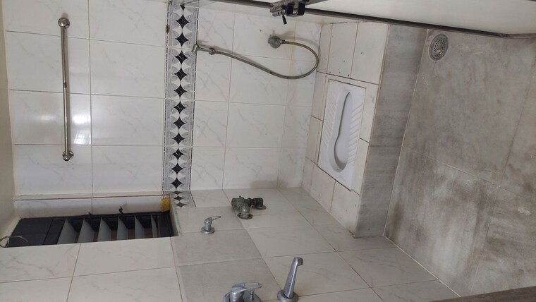 Bathroom, silver-square-chs-ltd 1 Bedroom 480 Sq.Ft. Apartment In Santacruz East Mumbai 9757508