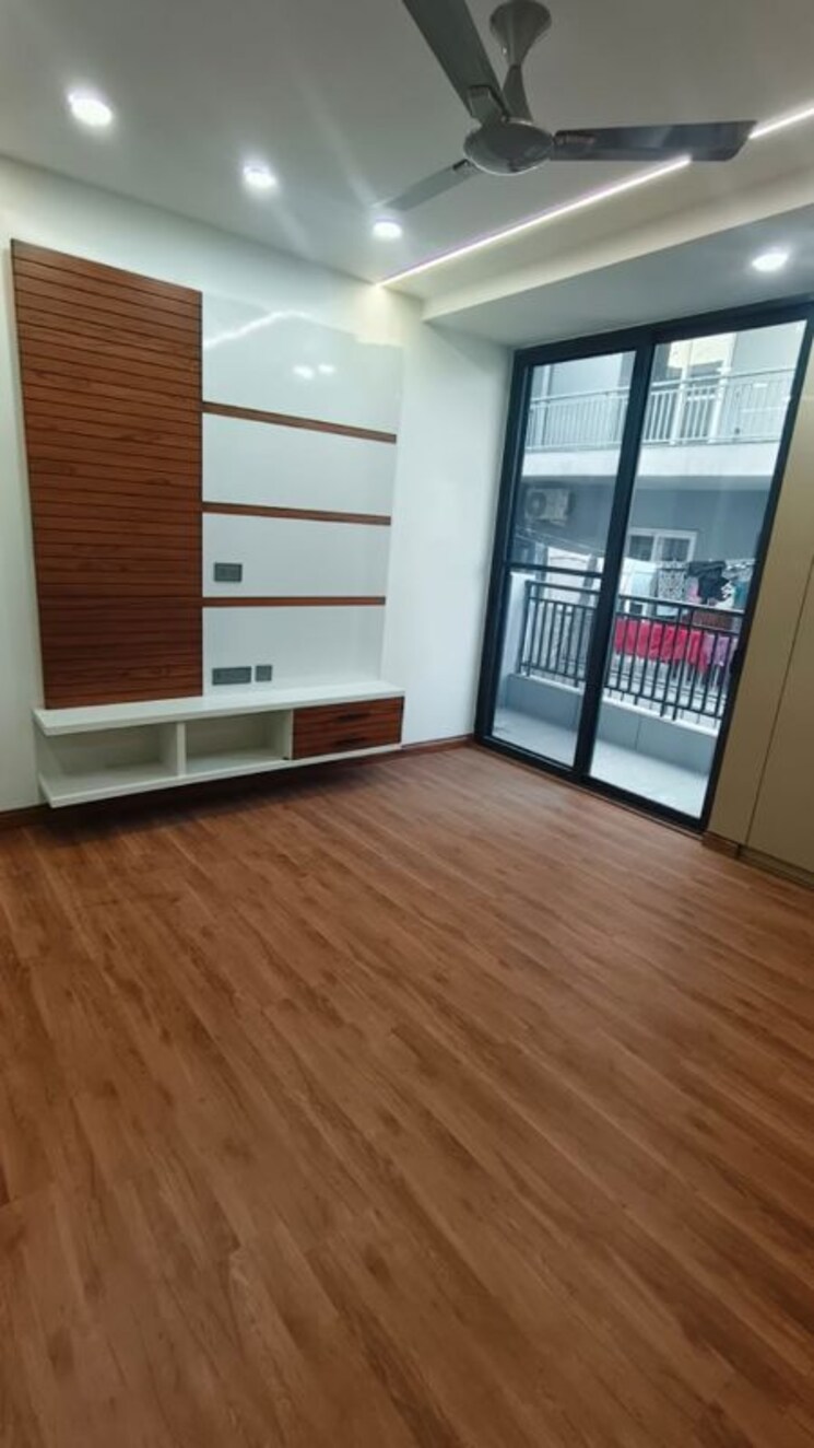 Room, sector 23 3 Bedroom 1950 Sq.Ft. Builder Floor In Sector 23 Gurgaon 9757538