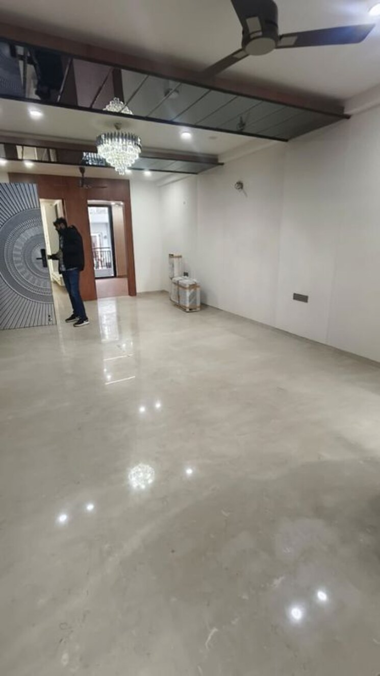 Room, sector 23 3 Bedroom 1950 Sq.Ft. Builder Floor In Sector 23 Gurgaon 9757538