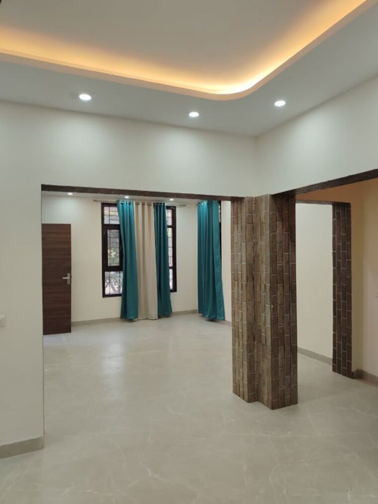 Room, unitech-south-city-ii 3 Bedroom 360 Sq.Yd. Builder Floor In Sector 50 Gurgaon 9757656